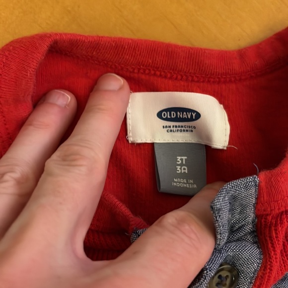 Old Navy long sleeve top in size 3T - Picture 3 of 4
